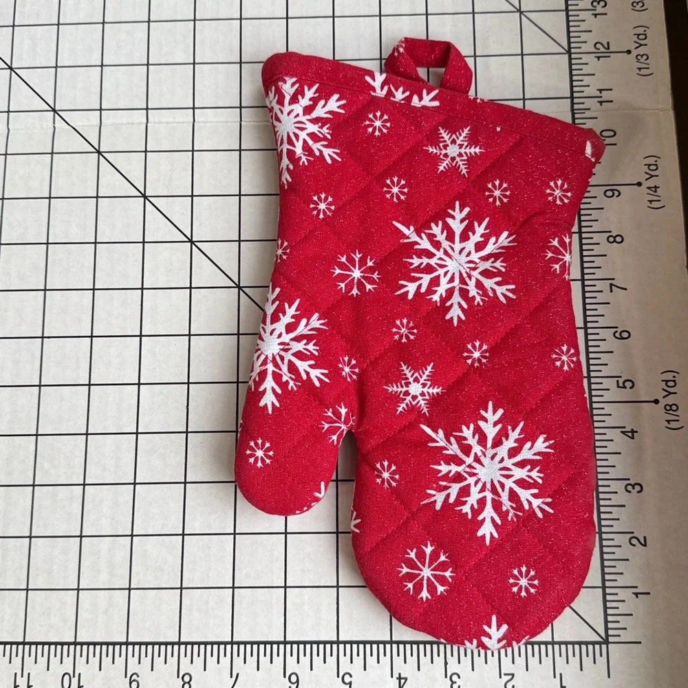 Lot of 3 Christmas Oven Mitts – Sur La Table Snowflake + Farmhouse Holiday